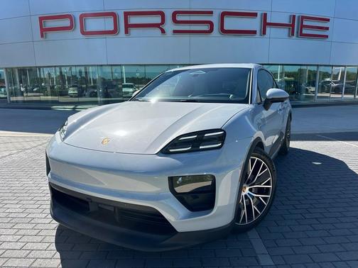 2025 Porsche Macan Base