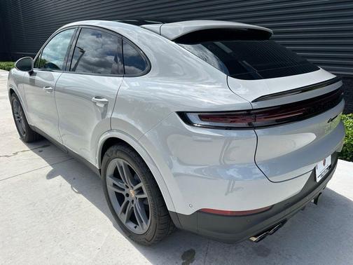 2025 Porsche Cayenne AWD