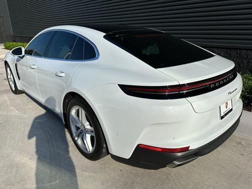 2024 Porsche Panamera Base