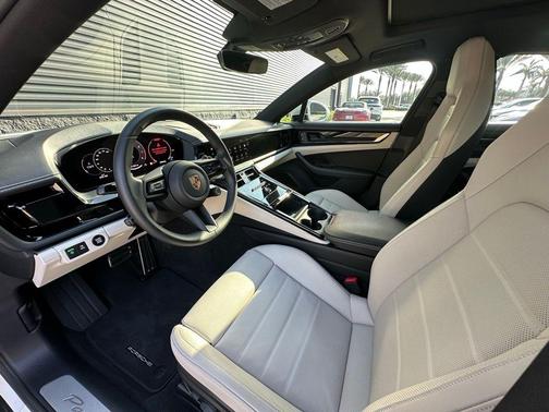 2024 Porsche Panamera Base