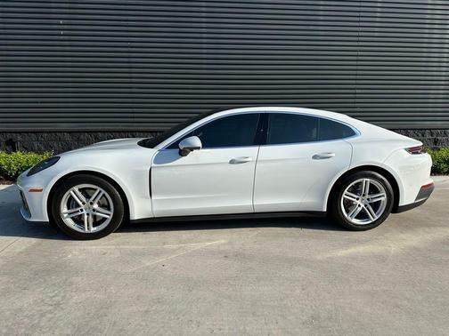 2024 Porsche Panamera Base