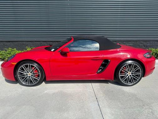 2024 Porsche 718 Boxster S