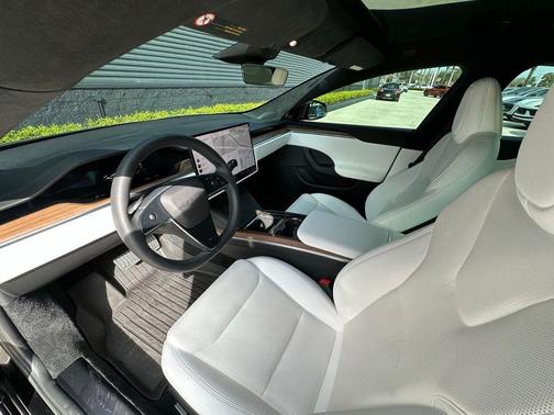 2022 Tesla Model S Base