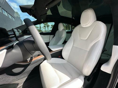 2022 Tesla Model S Base