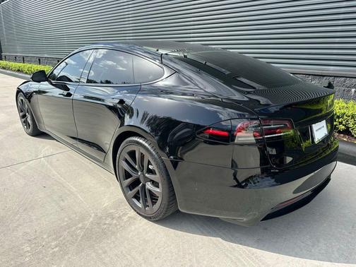2022 Tesla Model S Base