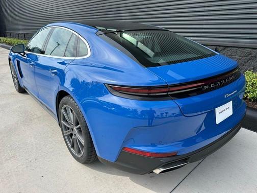 2026 Porsche Panamera 4