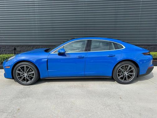 2026 Porsche Panamera 4