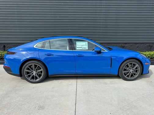 2026 Porsche Panamera 4