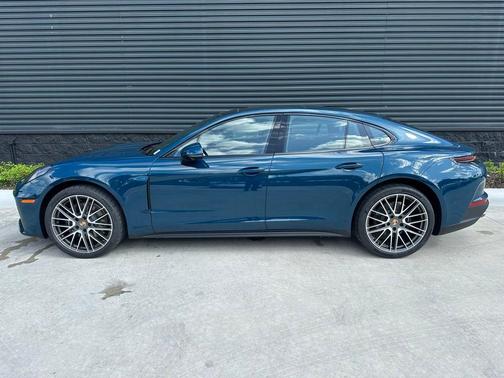 2025 Porsche Panamera Base