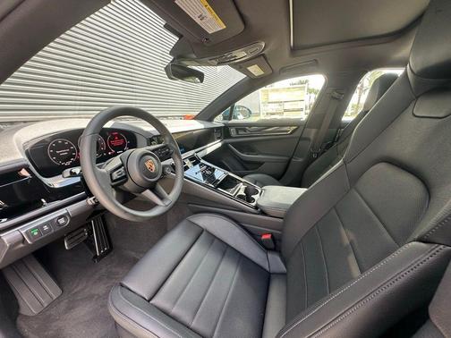 2025 Porsche Panamera Base