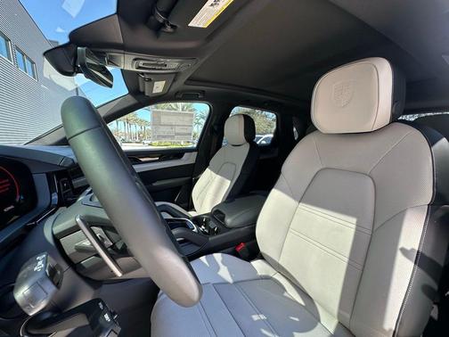 2025 Porsche Cayenne Base