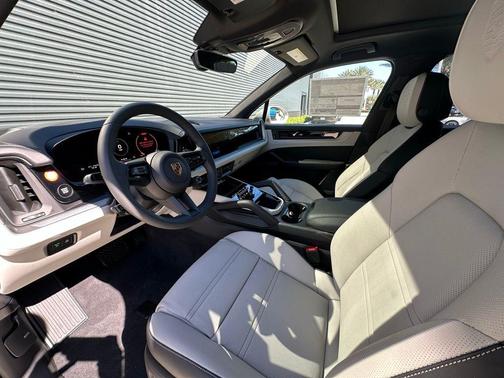 2025 Porsche Cayenne Base