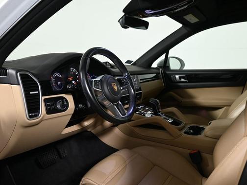 Carrara White 2022 Porsche Cayenne