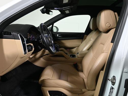 Carrara White 2022 Porsche Cayenne