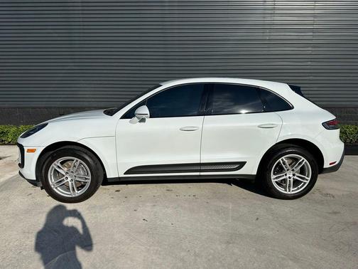 2023 Porsche Macan Base (PDK)