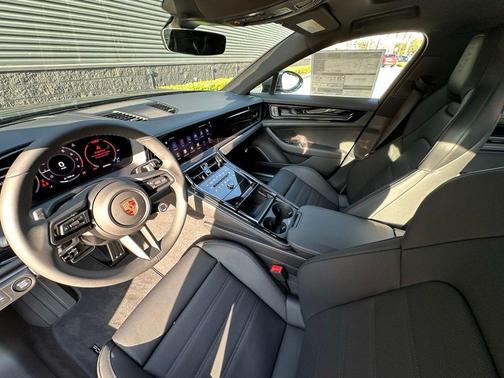 2026 Porsche Panamera Base