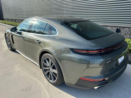 2026 Porsche Panamera Base