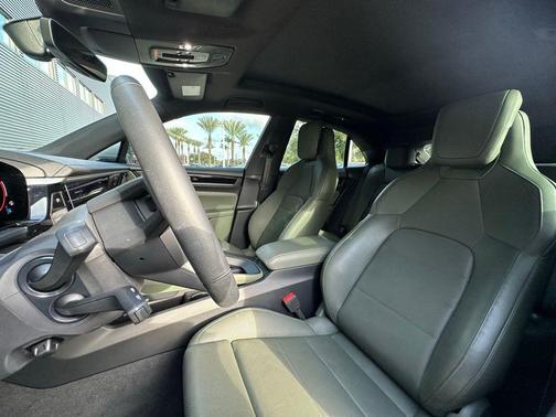 2025 Porsche Macan 4S