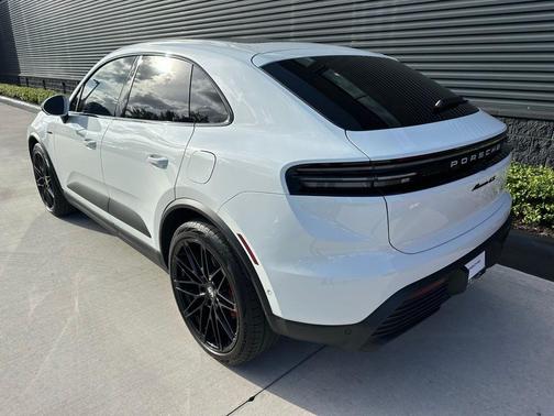 2025 Porsche Macan 4S