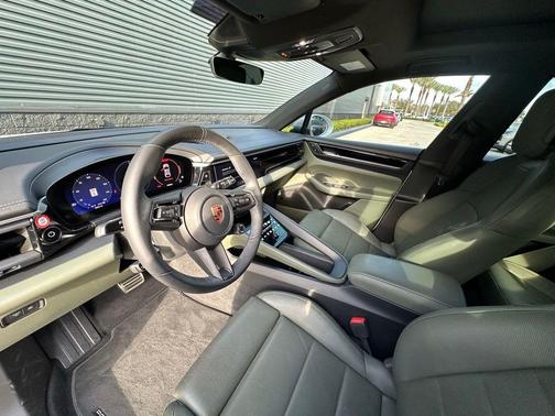 2025 Porsche Macan 4S