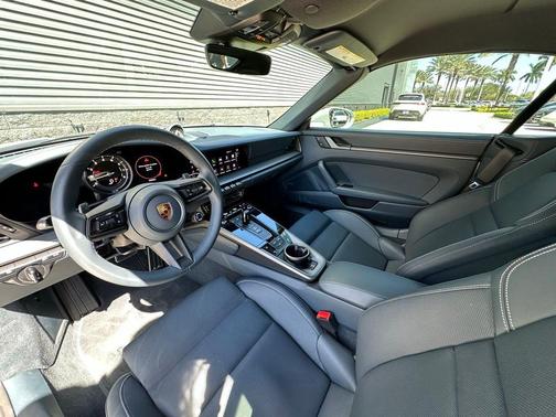 2024 Porsche 911 Carrera 4