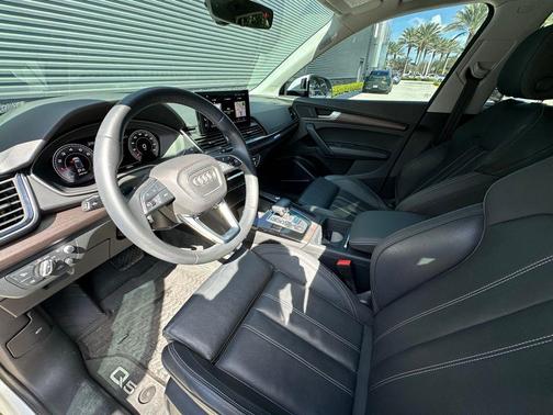 2022 Audi Q5 45 S line Prestige
