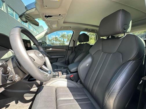2022 Audi Q5 45 S line Prestige