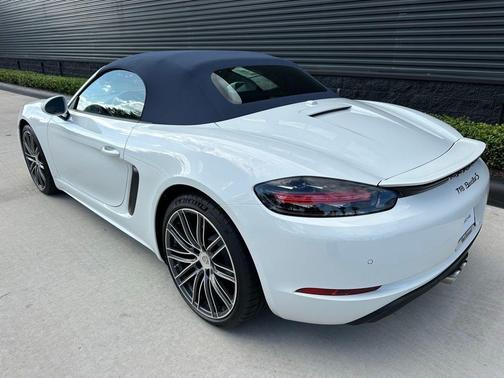 2025 Porsche 718 Boxster S