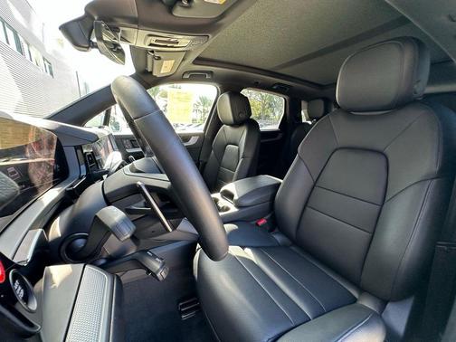 2025 Porsche Cayenne Base