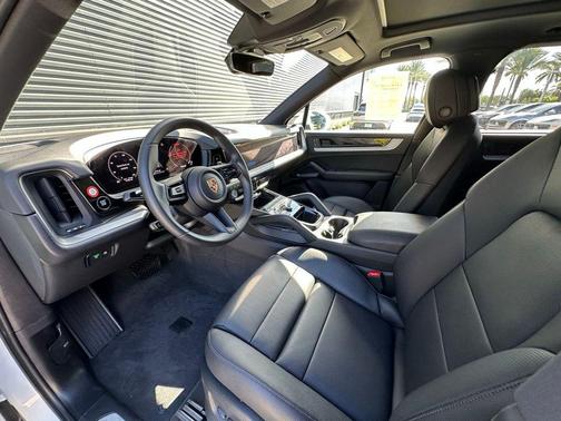 2025 Porsche Cayenne Base