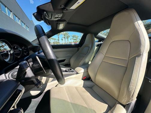 2020 Porsche 911 Carrera