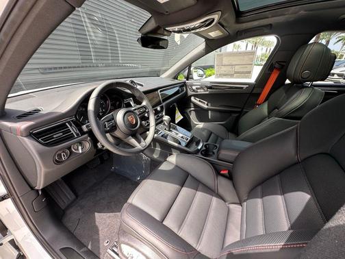 2025 Porsche Macan T