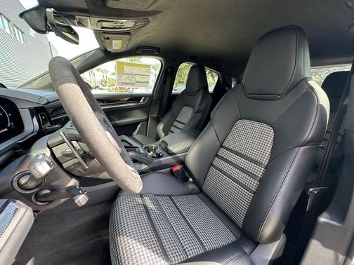 2026 Porsche Cayenne Turbo