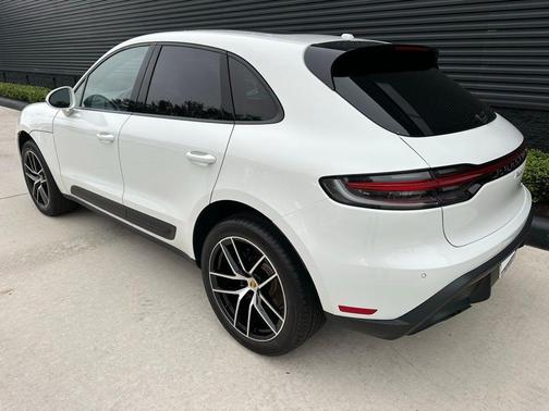2022 Porsche Macan Base