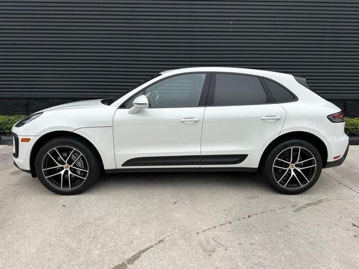 2022 Porsche Macan Base