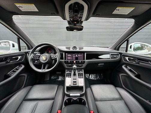 2022 Porsche Macan Base