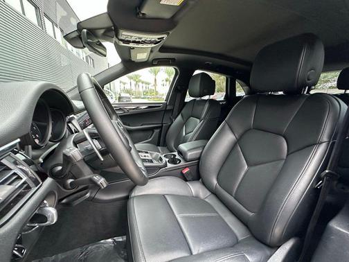 2022 Porsche Macan Base