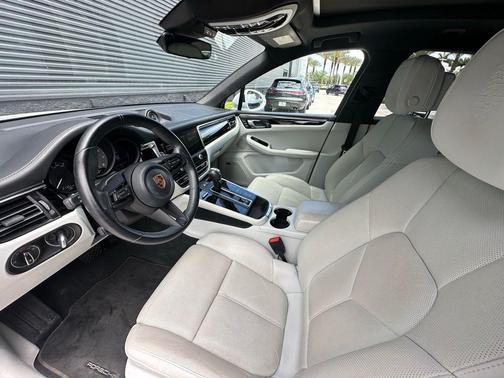 2023 Porsche Macan S