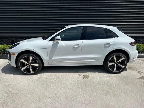 Carrara White Metallic 2026 Porsche Macan Base