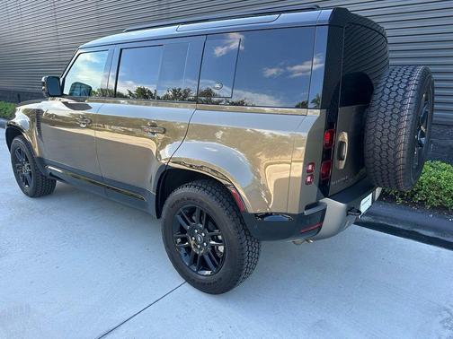 Gondwana Stone 2023 Land Rover Defender 110 X-Dynamic SE