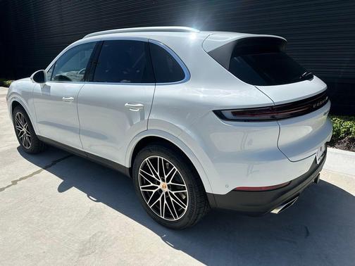 2024 Porsche Cayenne Base