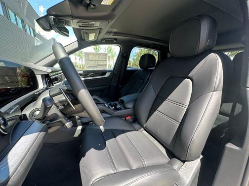 2024 Porsche Cayenne Base