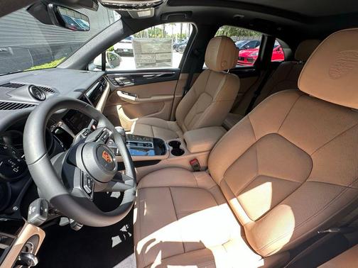 Chalk 2026 Porsche Macan Base