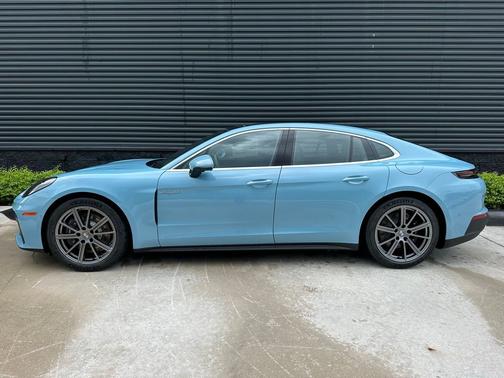 Frozen Blue 2026 Porsche Panamera 4