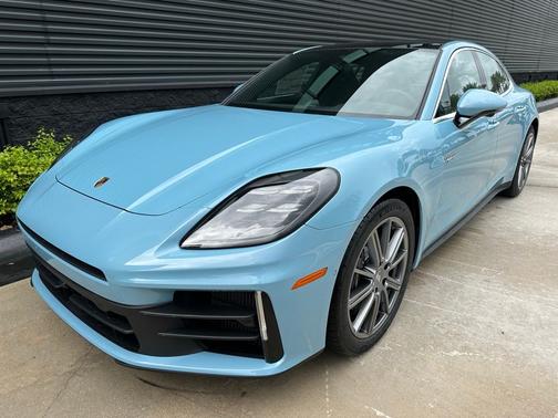 Frozen Blue 2026 Porsche Panamera 4