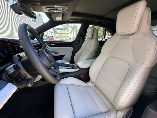 2026 Porsche Macan 4