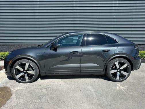 2026 Porsche Macan 4