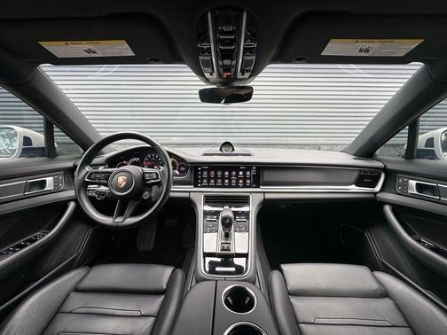 Chalk 2023 Porsche Panamera 4 Platinum Edition