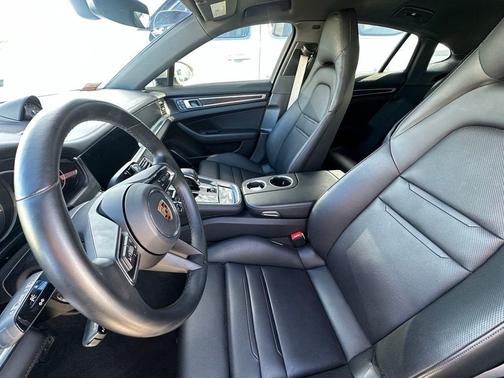 Chalk 2023 Porsche Panamera 4 Platinum Edition