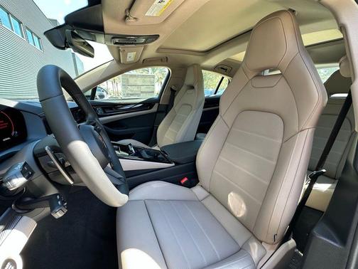 2026 Porsche Panamera Base